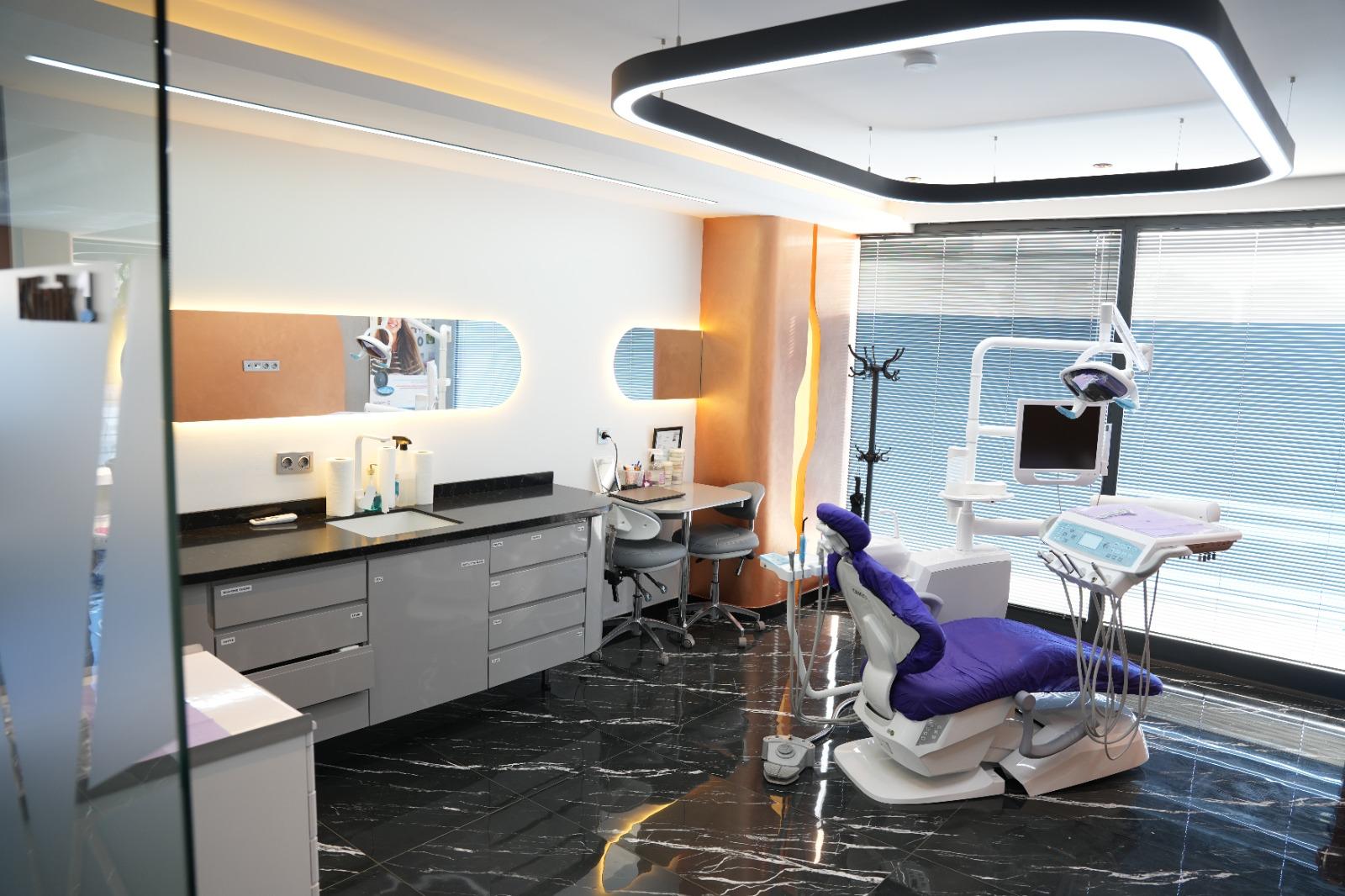 Sekiz Clinic resepsiyon ve bekleme alanı